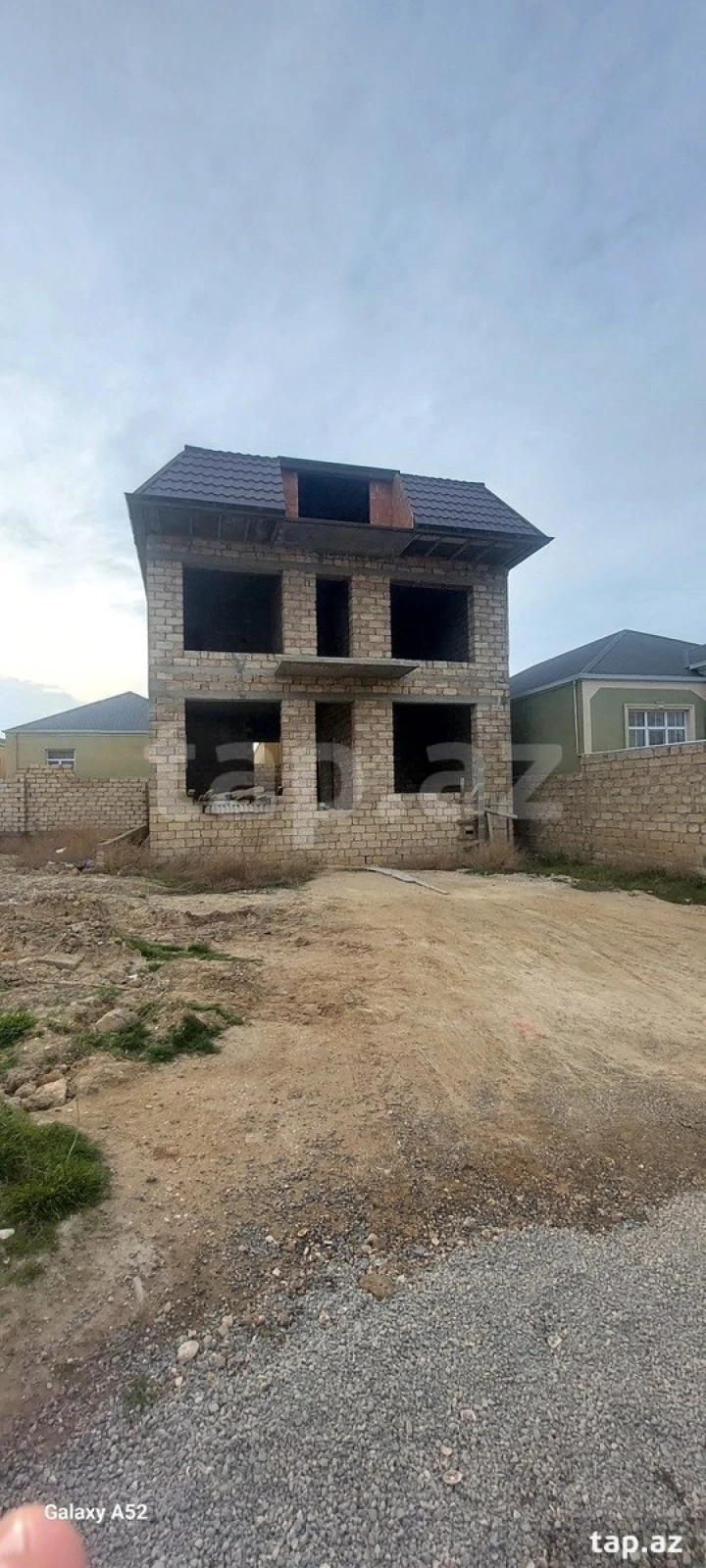 Satılır 6 otaqlı həyət evi 300 m²