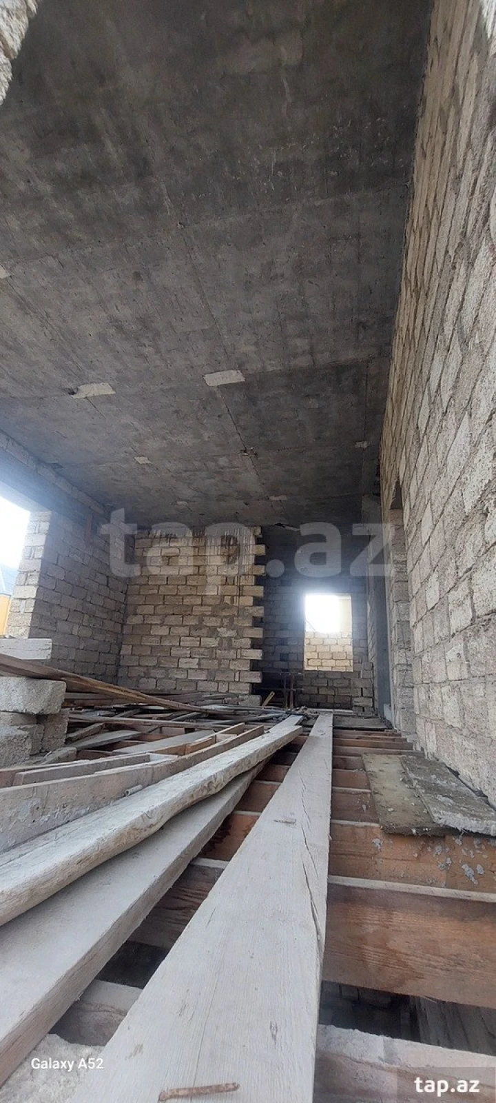 Satılır 6 otaqlı həyət evi 300 m²