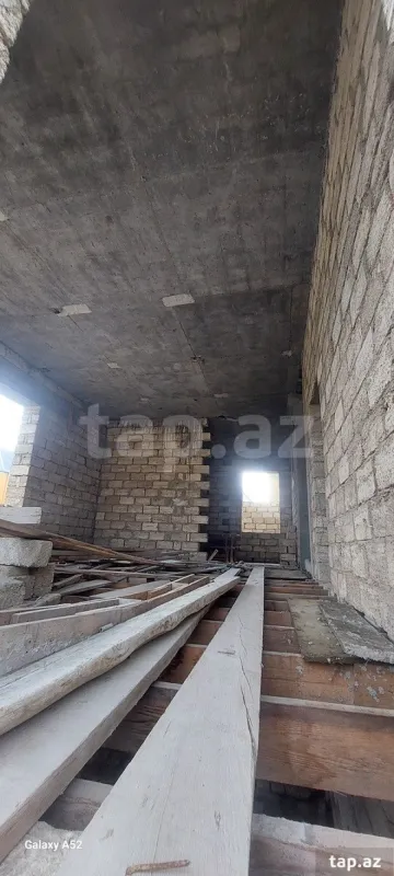 Satılır 6 otaqlı həyət evi 300 m²