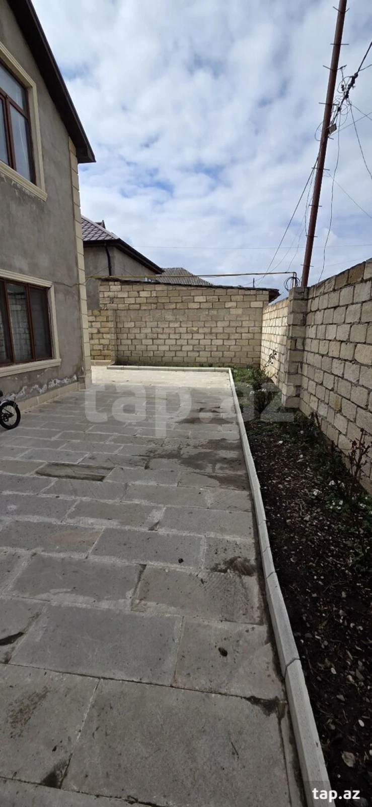 Satılır 5 otaqlı həyət evi 260 m²