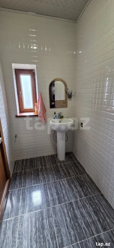 Satılır 5 otaqlı həyət evi 260 m²