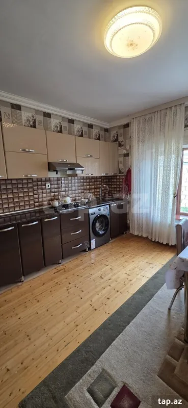 Satılır 5 otaqlı həyət evi 260 m²