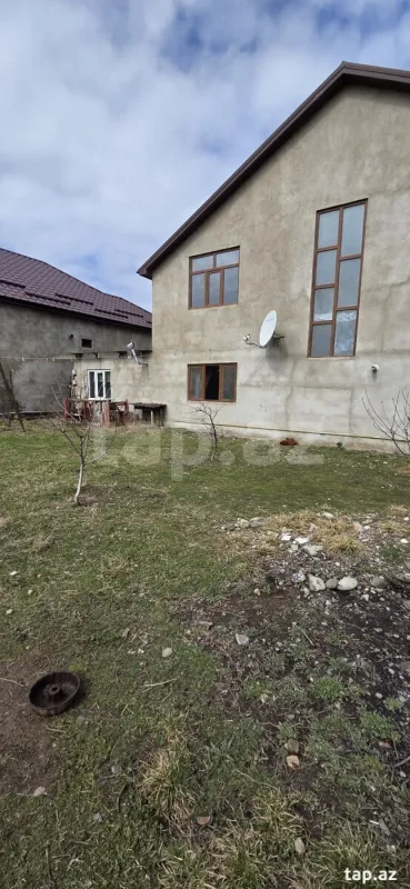 Satılır 5 otaqlı həyət evi 260 m²