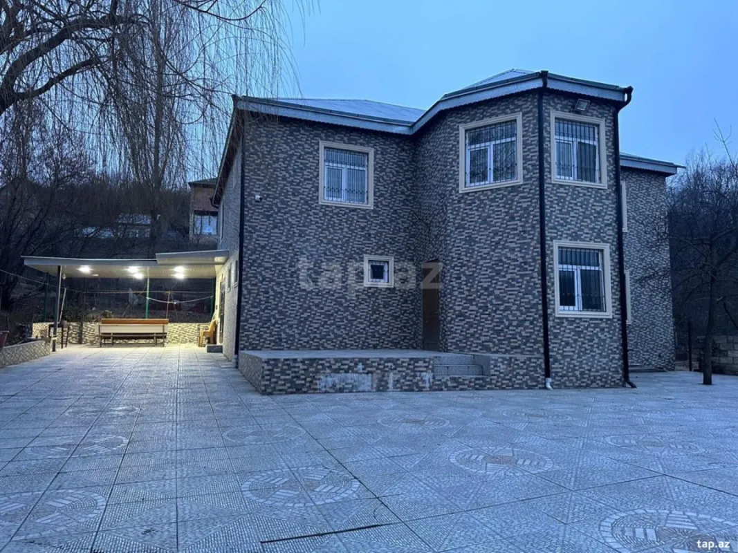 Kirayə verilir 8 otaqlı həyət evi 300 m²