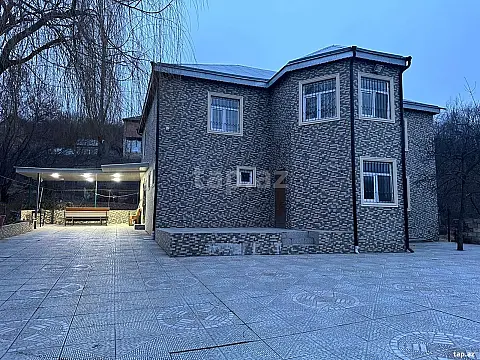 Kirayə verilir 8 otaqlı həyət evi 300 m² — Quba 8 otaq 300.00 m²
