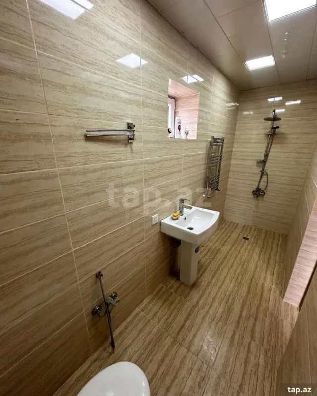 Kirayə verilir 8 otaqlı həyət evi 300 m²