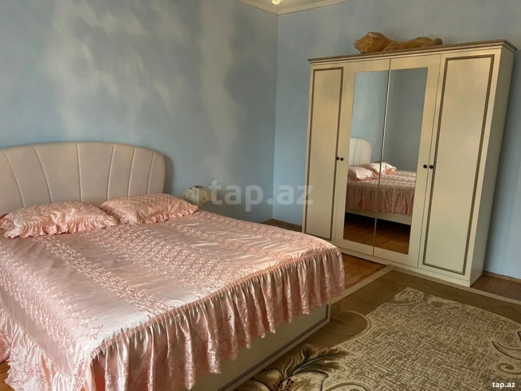 Kirayə verilir 8 otaqlı həyət evi 300 m²