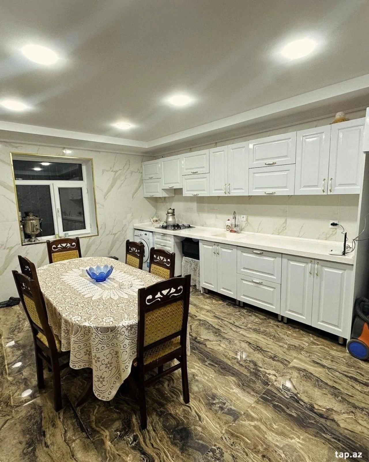 Kirayə verilir 8 otaqlı həyət evi 300 m²
