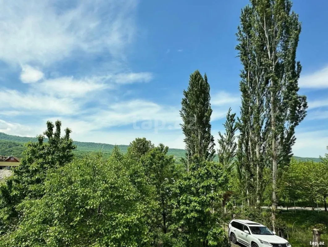 Kirayə verilir 8 otaqlı həyət evi 300 m²