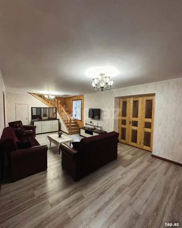 Kirayə verilir 8 otaqlı həyət evi 300 m²