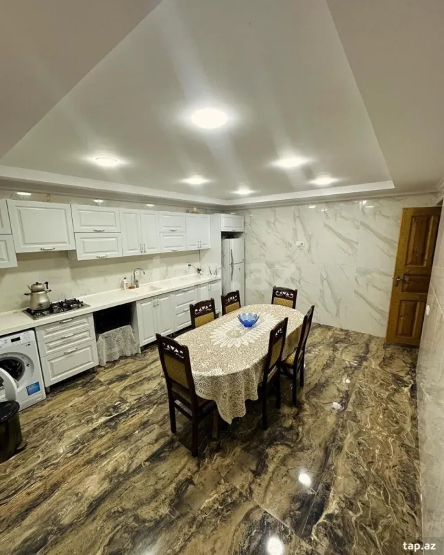 Kirayə verilir 8 otaqlı həyət evi 300 m²