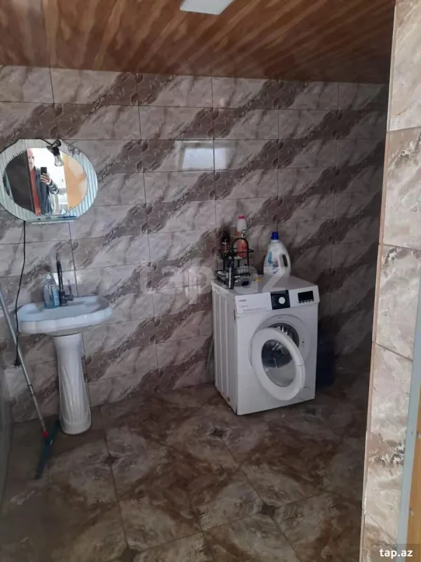 Satılır 5 otaqlı həyət evi 200 m²