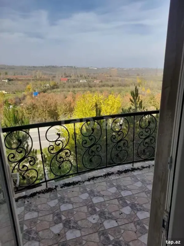 Satılır 5 otaqlı həyət evi 200 m²