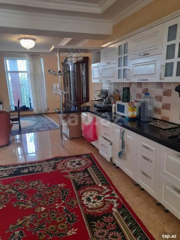 Satılır 5 otaqlı həyət evi 200 m²