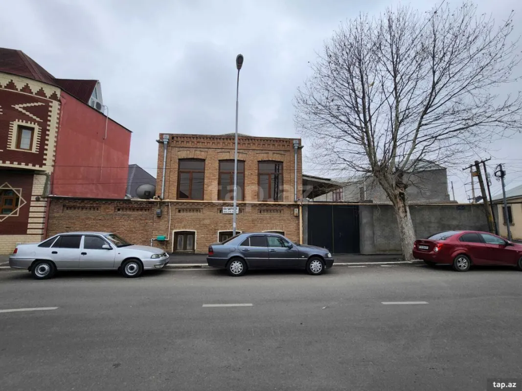 Satılır 6 otaqlı həyət evi 500 m²