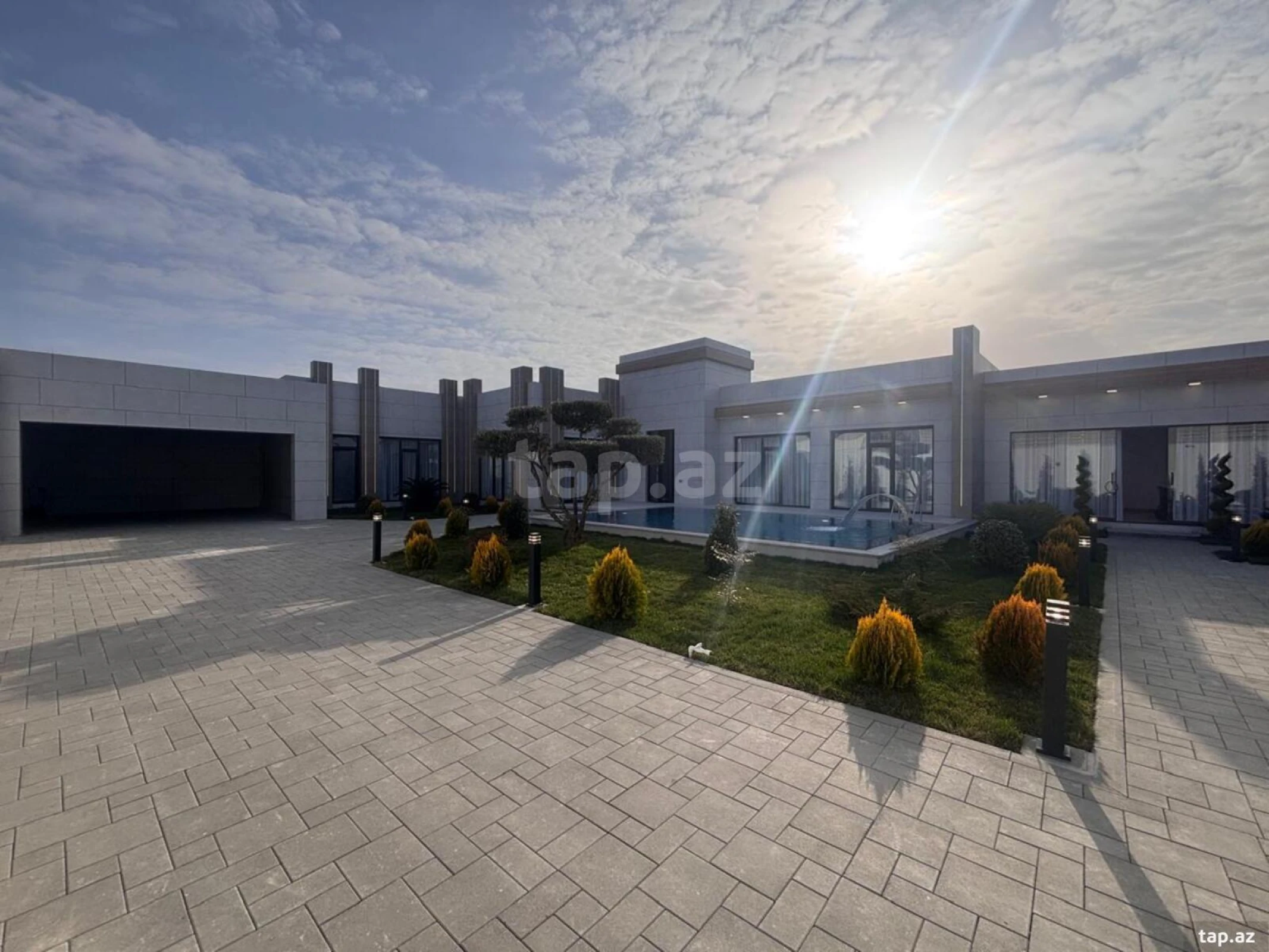 Satılır 5 otaqlı həyət evi 260 m²