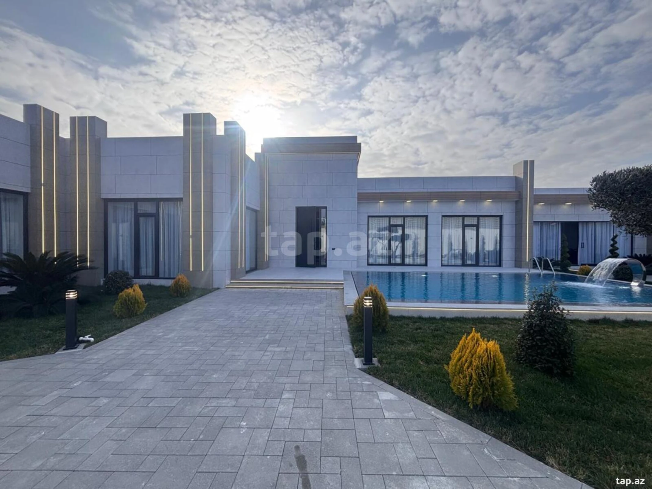 Satılır 5 otaqlı həyət evi 260 m²