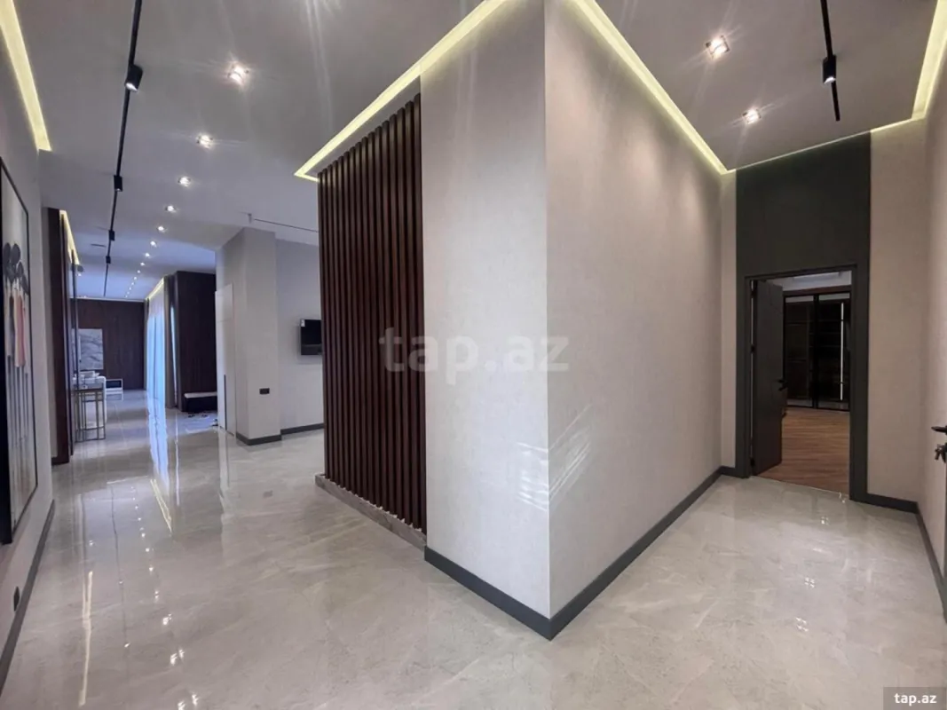 Satılır 5 otaqlı həyət evi 260 m²
