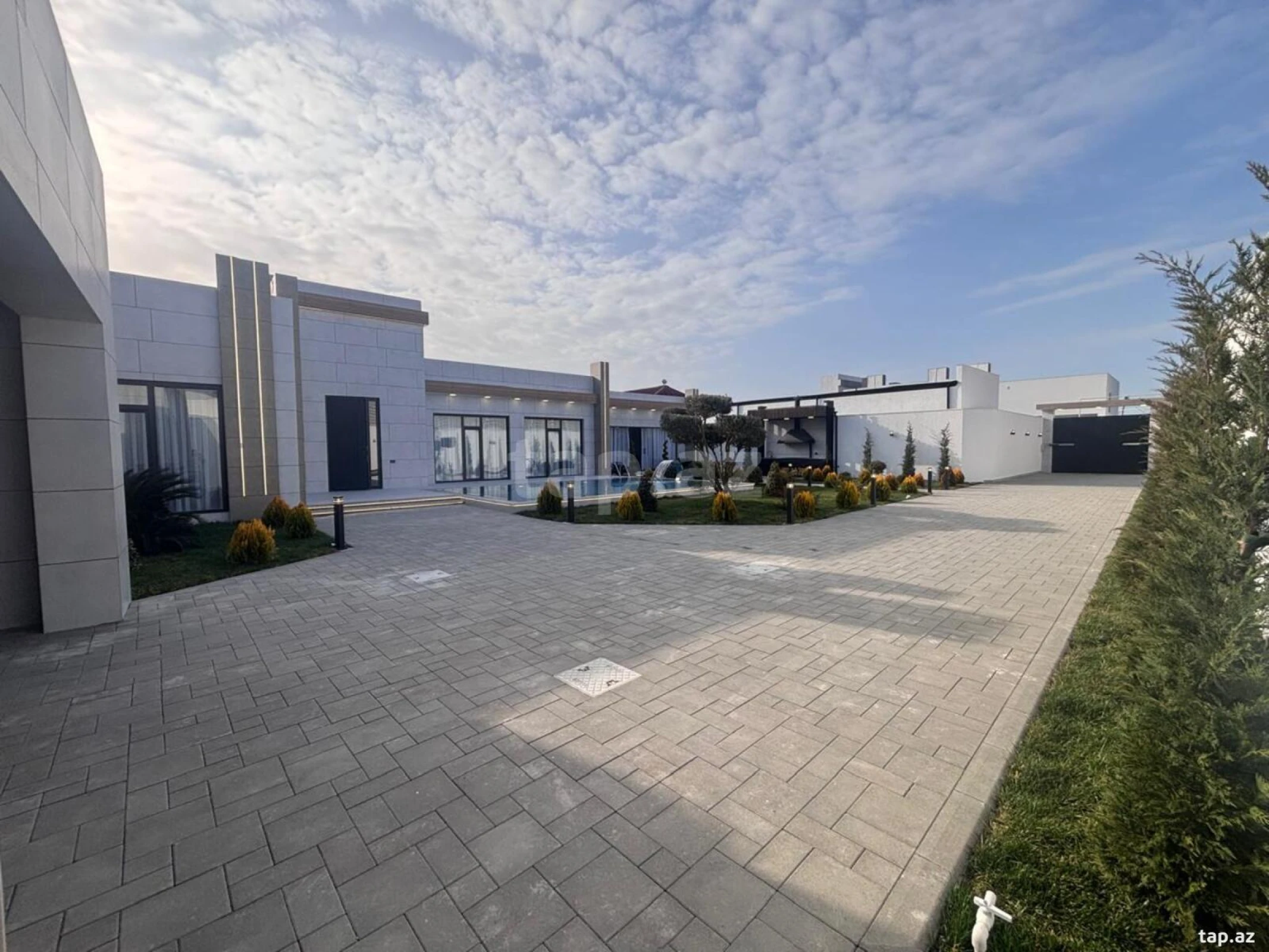 Satılır 5 otaqlı həyət evi 260 m²