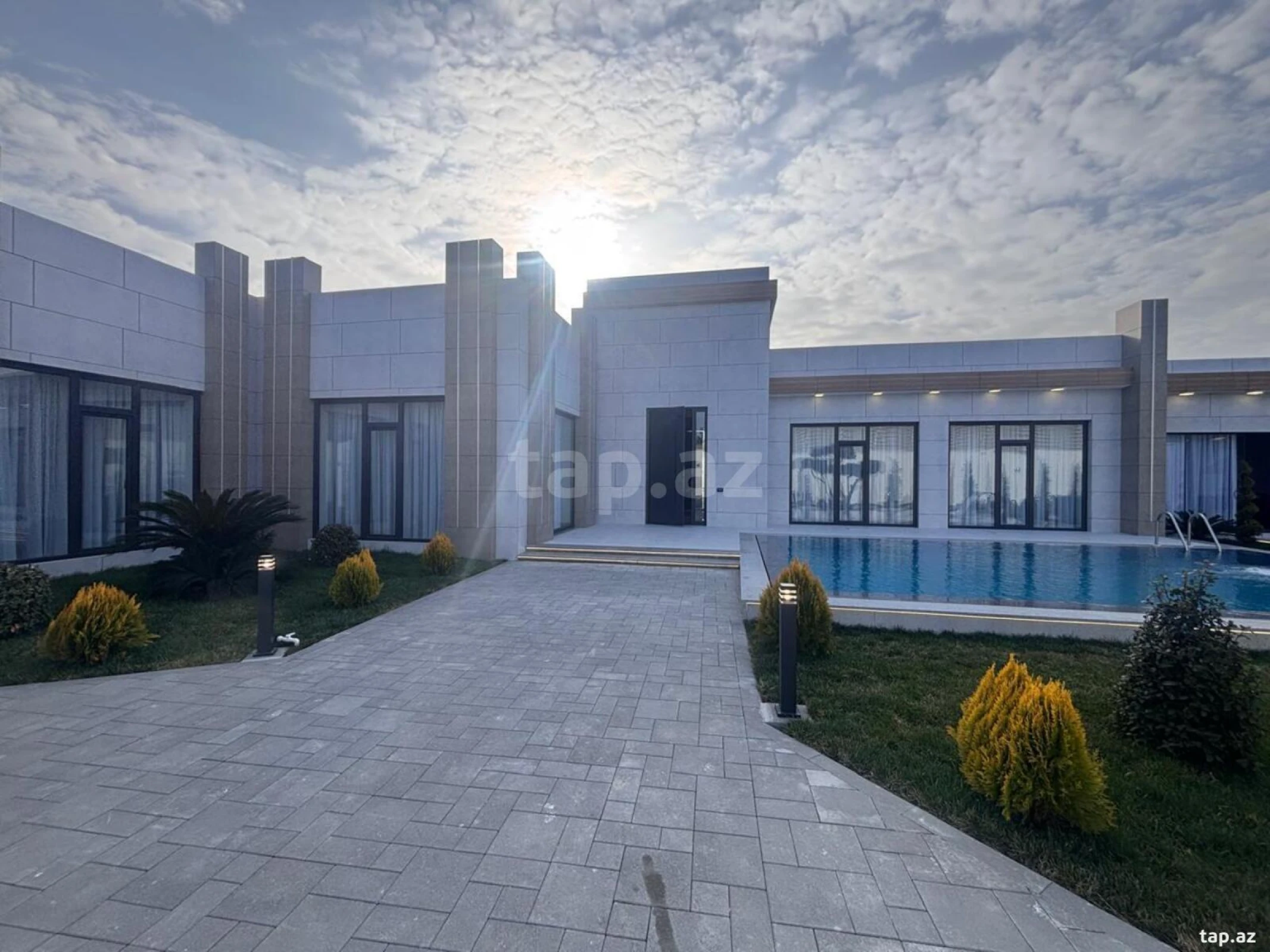 Satılır 5 otaqlı həyət evi 260 m²