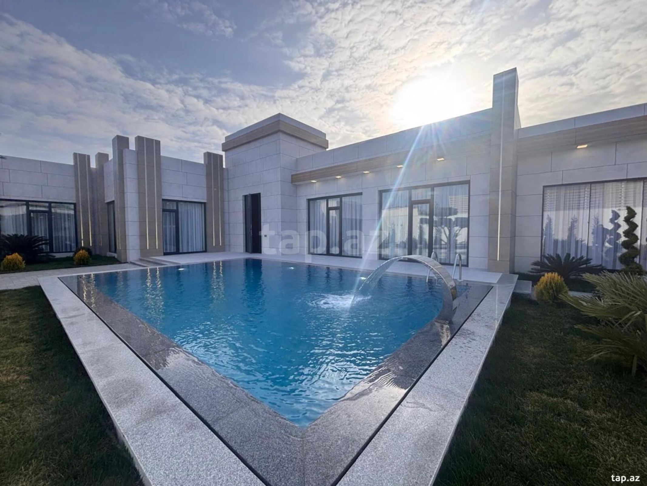 Satılır 5 otaqlı həyət evi 260 m²