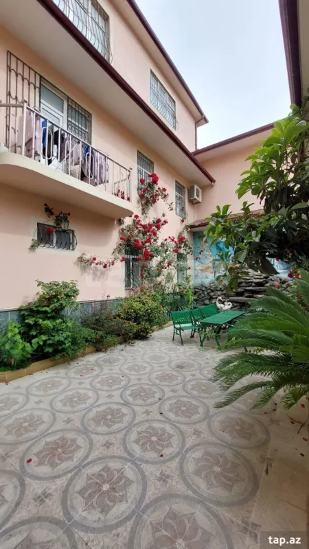 Kirayə verilir 7 otaqlı həyət evi 500 m²