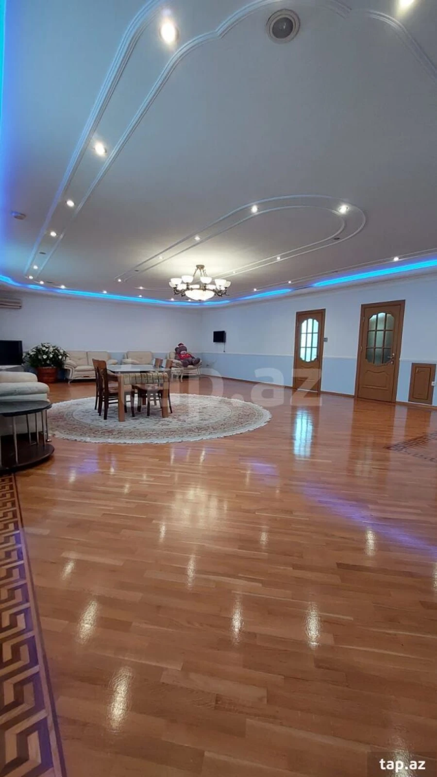 Kirayə verilir 7 otaqlı həyət evi 500 m²