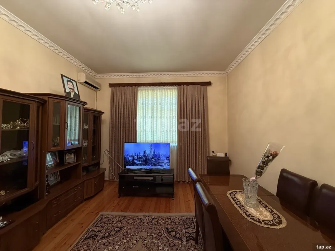 Satılır 6 otaqlı həyət evi 250 m²