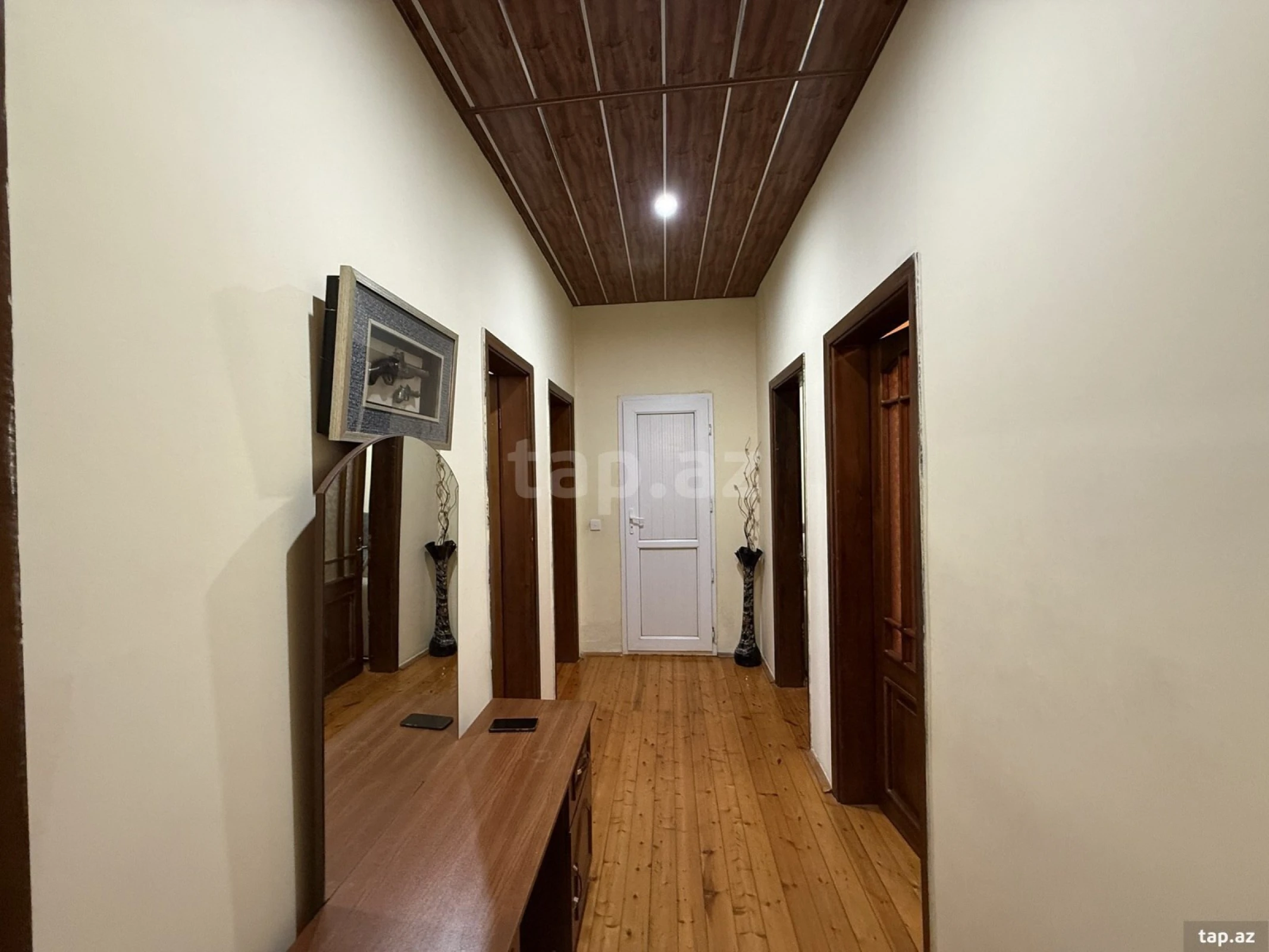 Satılır 6 otaqlı həyət evi 250 m²