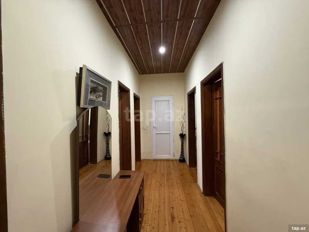 Satılır 6 otaqlı həyət evi 250 m²