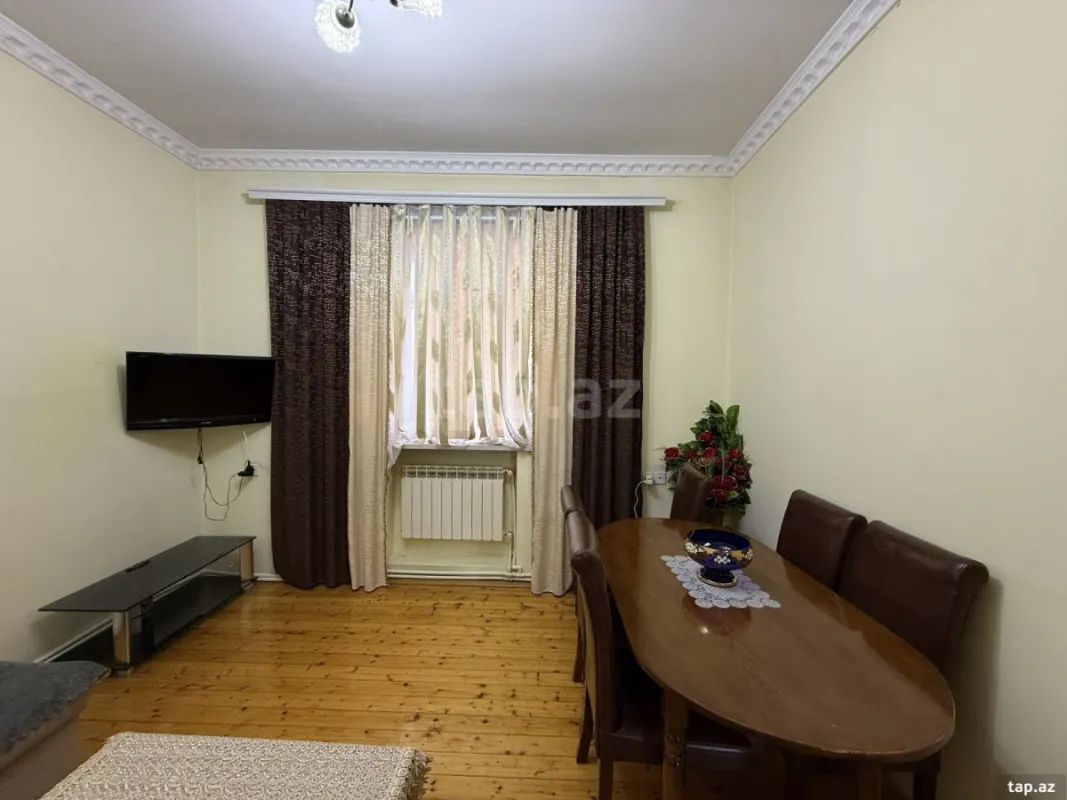 Satılır 6 otaqlı həyət evi 250 m²
