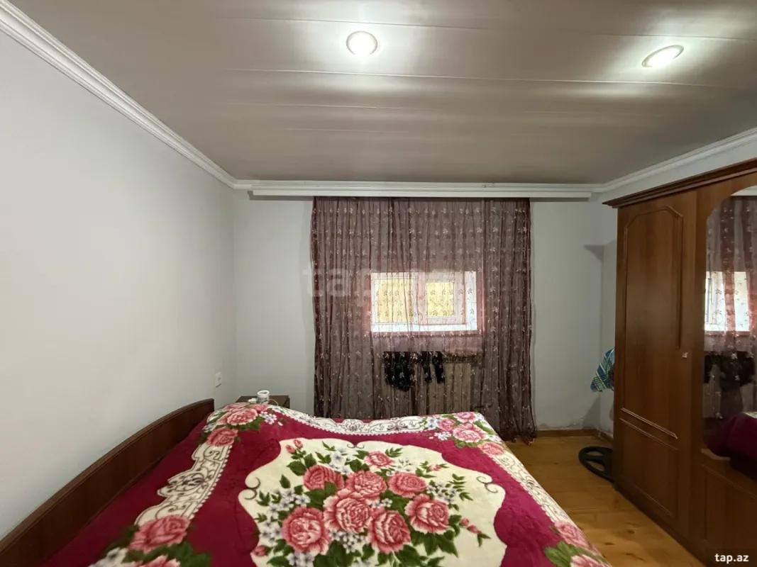 Satılır 6 otaqlı həyət evi 250 m²