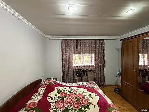 Satılır 6 otaqlı həyət evi 250 m²
