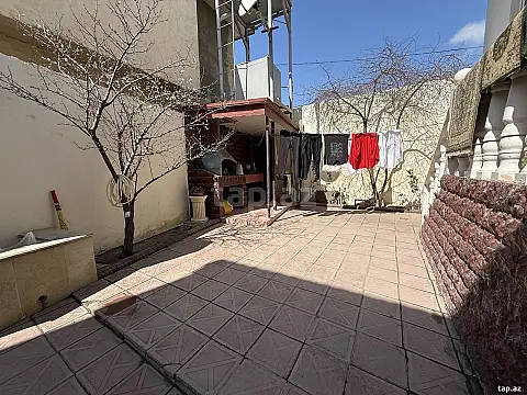 Satılır 6 otaqlı həyət evi 250 m²