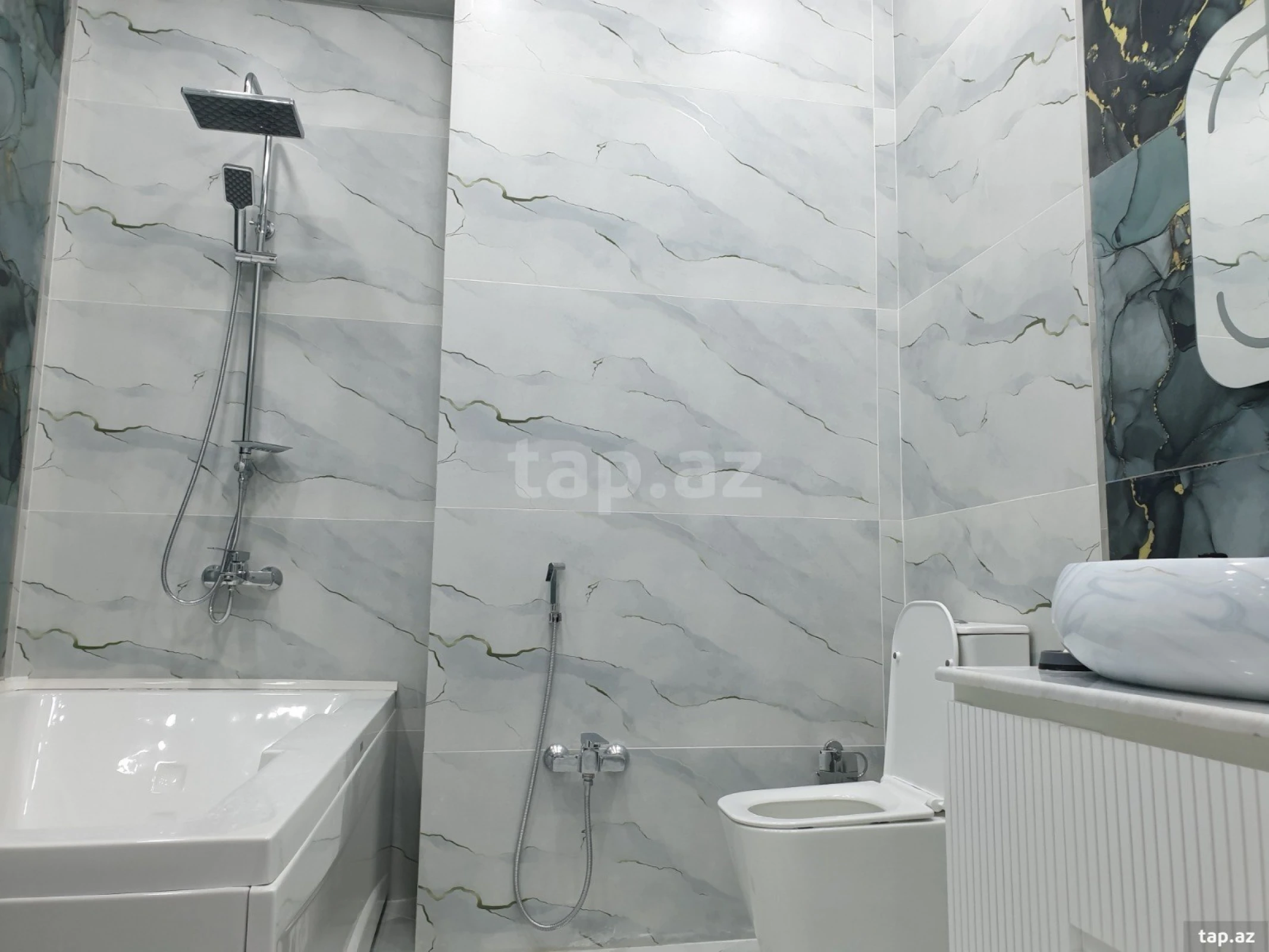 Kirayə verilir 3 otaqlı yeni tikili 140 m²