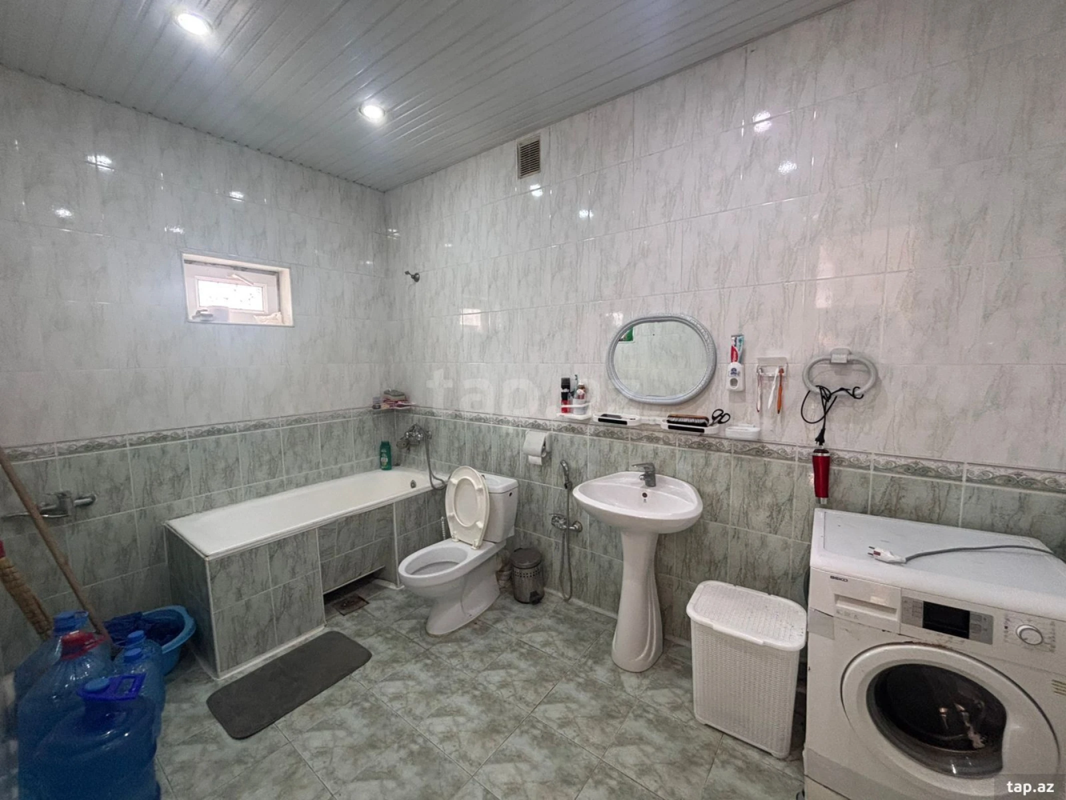 Satılır 5 otaqlı həyət evi 250 m²