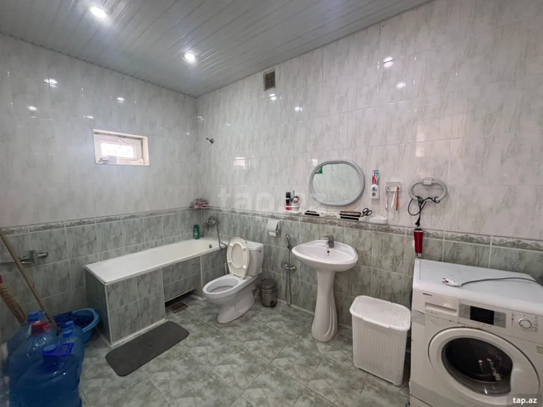 Satılır 5 otaqlı həyət evi 250 m²
