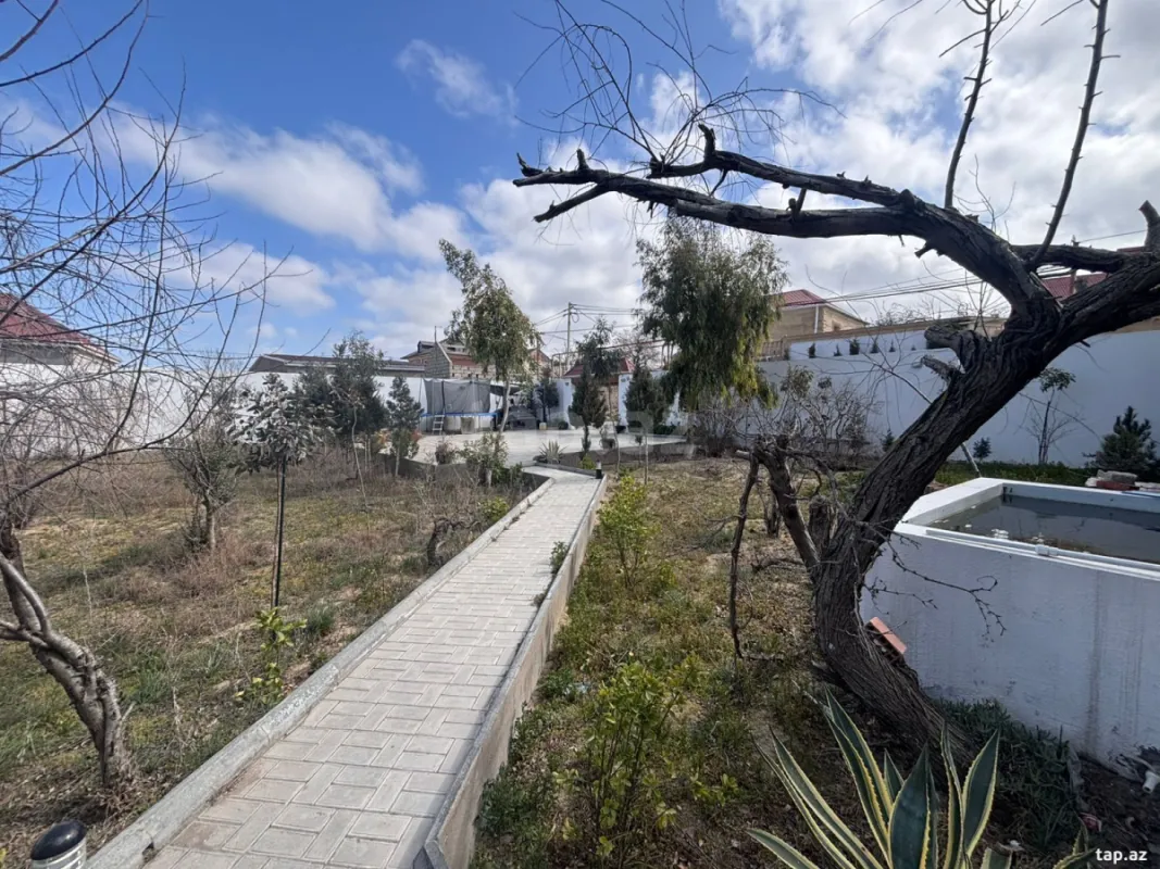 Satılır 5 otaqlı həyət evi 250 m²