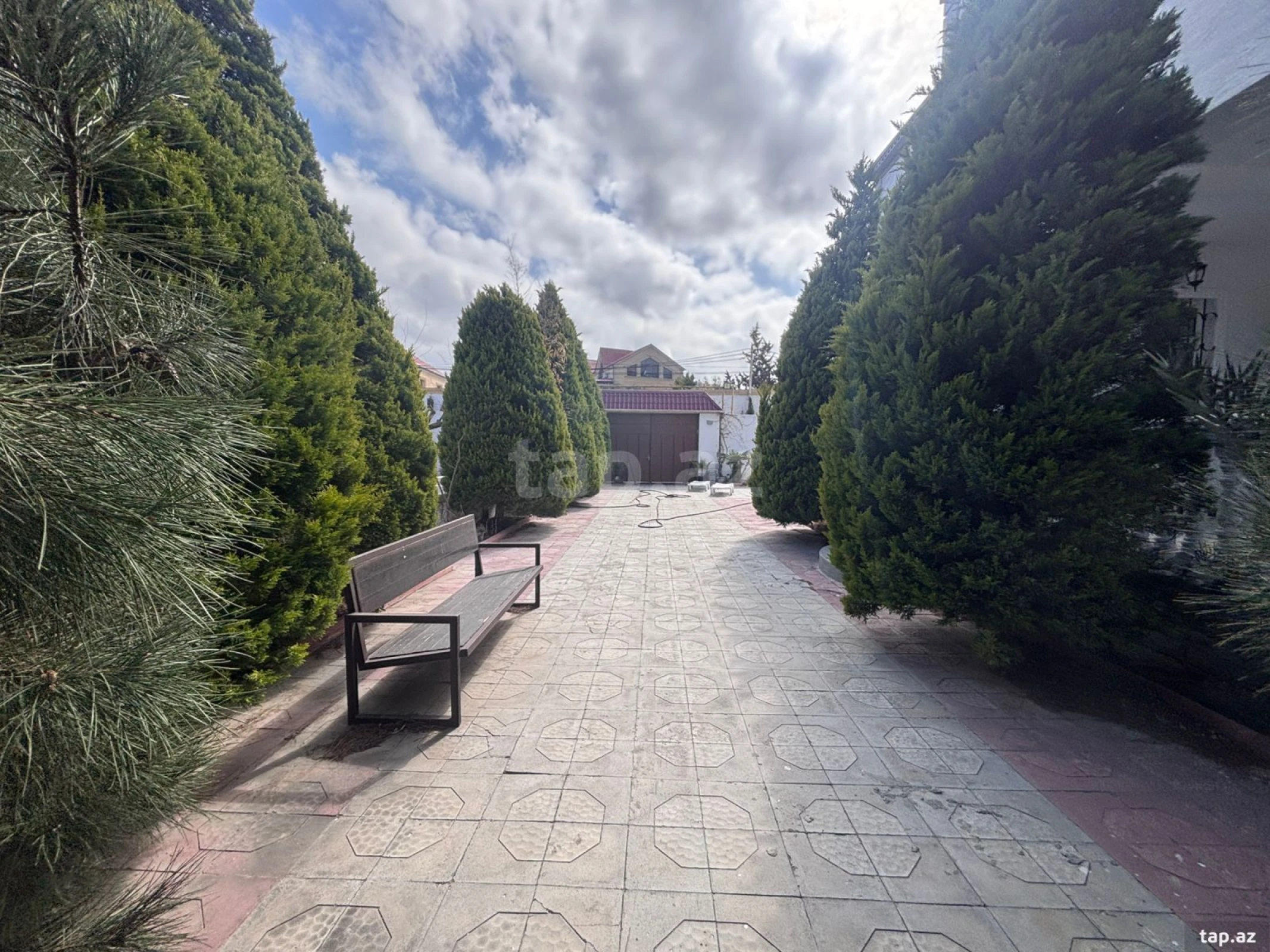 Satılır 5 otaqlı həyət evi 250 m²