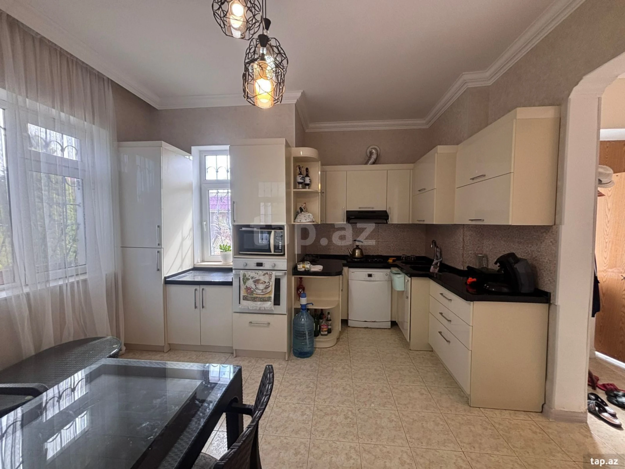 Satılır 5 otaqlı həyət evi 250 m²