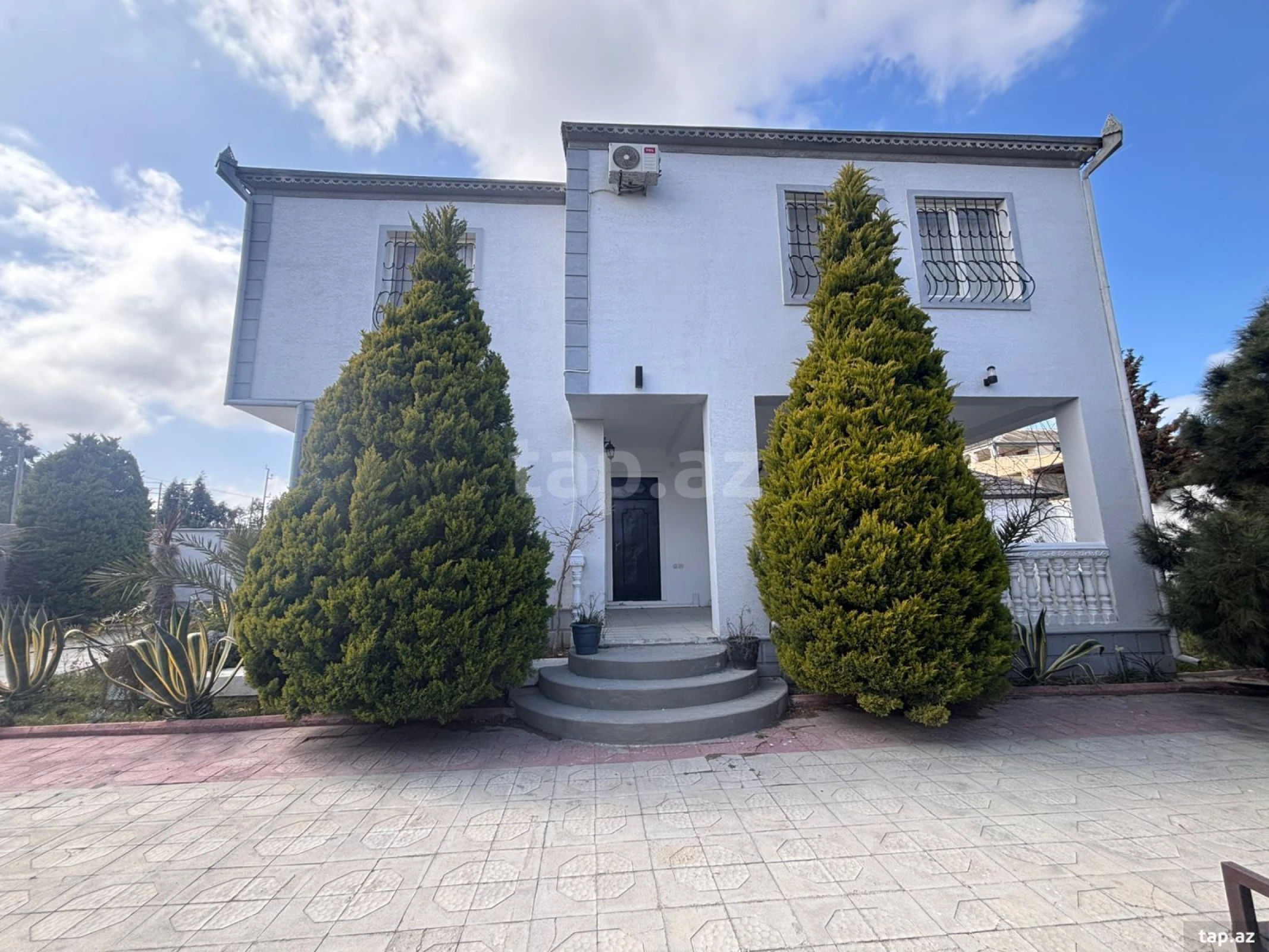 Satılır 5 otaqlı həyət evi 250 m²