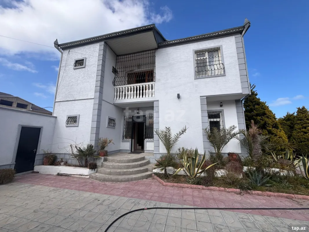 Satılır 5 otaqlı həyət evi 250 m²