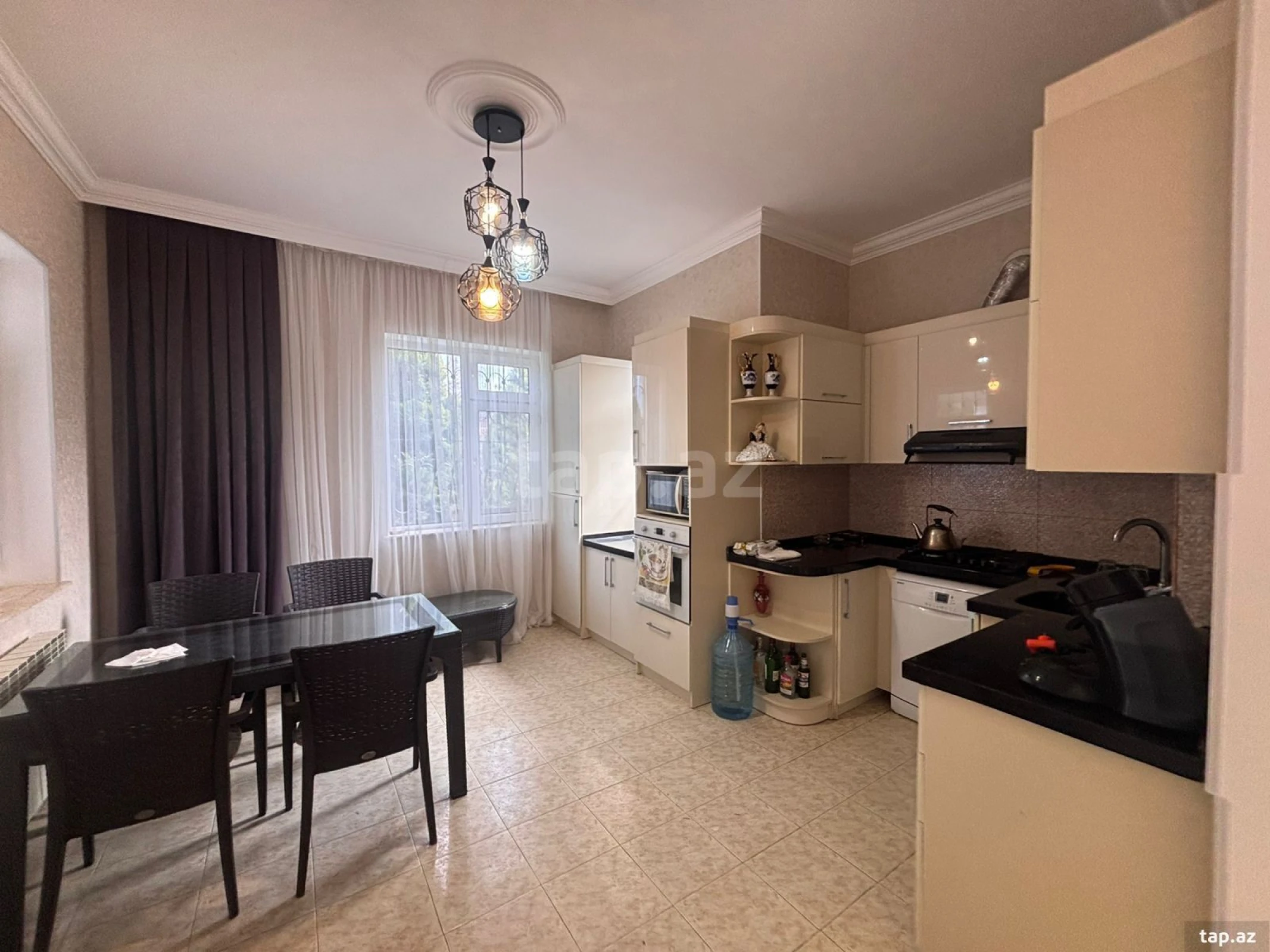 Satılır 5 otaqlı həyət evi 250 m²