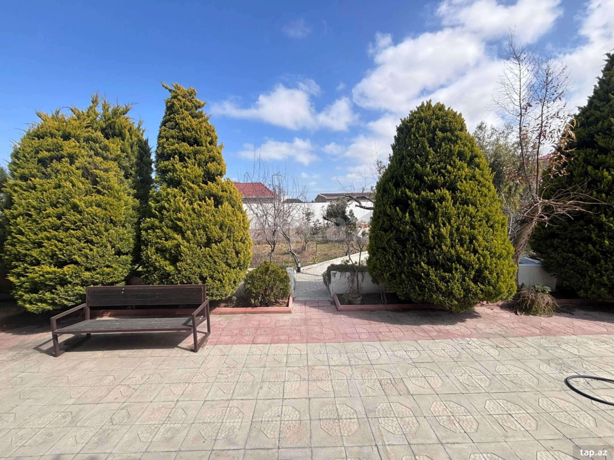 Satılır 5 otaqlı həyət evi 250 m²