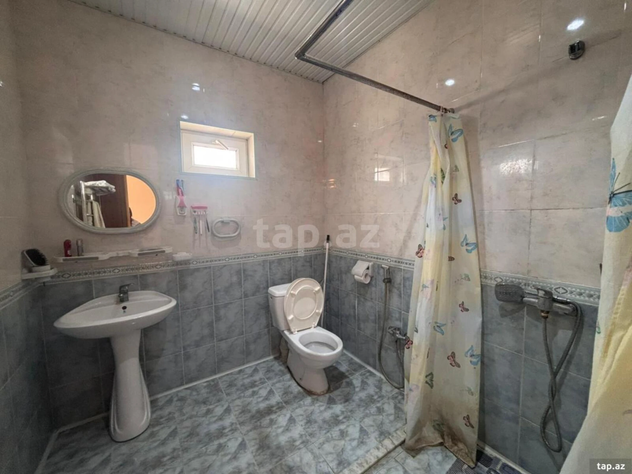 Satılır 5 otaqlı həyət evi 250 m²