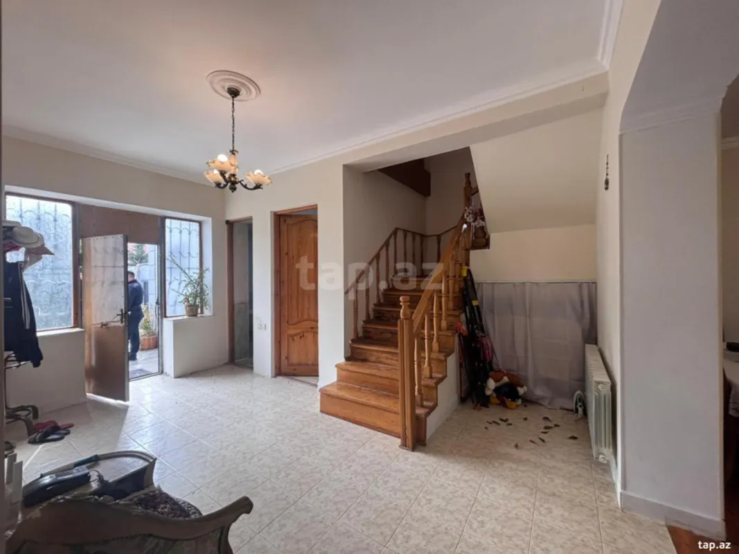 Satılır 5 otaqlı həyət evi 250 m²