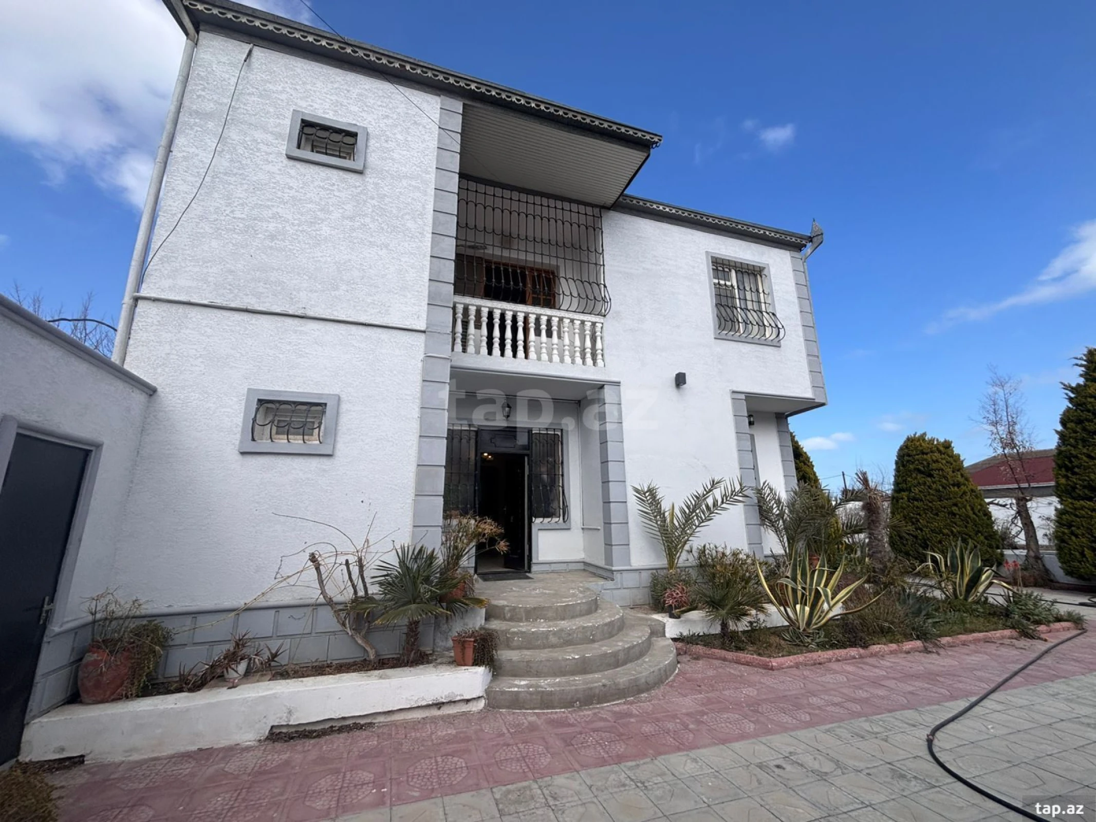 Satılır 5 otaqlı həyət evi 250 m²