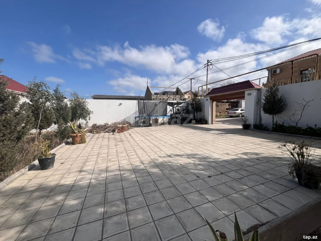 Satılır 5 otaqlı həyət evi 250 m²