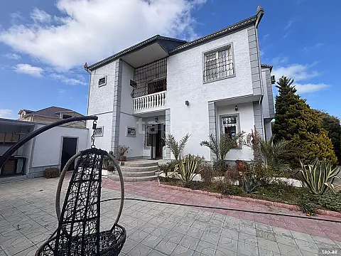 Satılır 5 otaqlı həyət evi 250 m²
