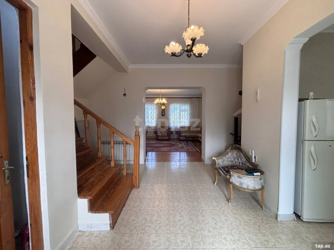 Satılır 5 otaqlı həyət evi 250 m²